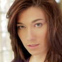 Hannah Reilly als Bon