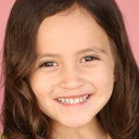 Charlotte Sanchez als Young Peaches