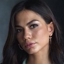 Demet Özdemir als Aslı