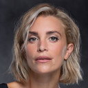 Erica Rodrigues als Queen Leonor