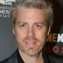 Kyle Eastwood als James