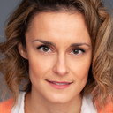 Jen Viens als Reneta Higgins
