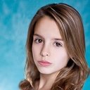 Ava Preston als Young Nikki