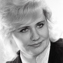 Maia Kull als Club Owner