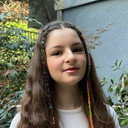 Nazlı Yağcı als Hira