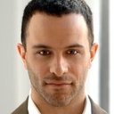 Aaron Costa Ganis als Officer Barrett