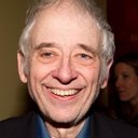 Austin Pendleton als Dr. Carl Becker