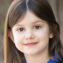 Emilene Bell als Young Olivia