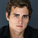 Chris Milligan als Cade Parker