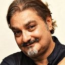 Vinay Pathak als Harman