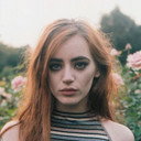 Amber Morgan als Bug Bird