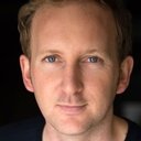 Jason Hodzelmans als John Baxter