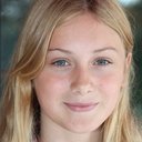 Saga Samuelsson als Emma