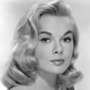 Leslie Parrish als Newlywed in Lincoln Parlor