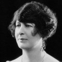 Maidie Hope als Lady Susan Woolf