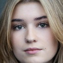 Cait Hamilton als Nina Darrow