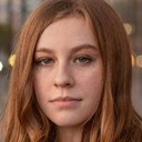 Holland Stull als Yvonne