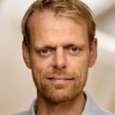 Jacob Madsen Kvols als Foster Father