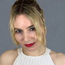 Sophie Flack als Alice