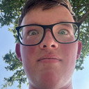 Parker Webb als Goon/Coffee Shop Extra
