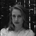 Ellie Moon als Claire Leslie