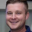Andrew Phipps als Brawny Cop