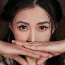 Olivia Wang als The Woman