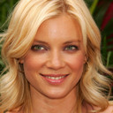 Amy Smart als Angela Stravelli