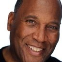 Raymond Forchion als Detective Banks