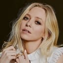 Portia Doubleday als Chris Hargensen