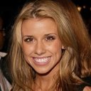 Melissa Schuman als Nicole