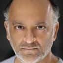 Ajay Chhabra als Vinay Taneja