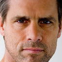 Drummond Macdougall als George