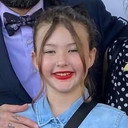 Lily Darkow als Background Extra