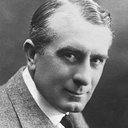 Pierre Magnier als Professor (uncredited)