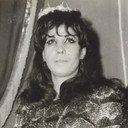 Soroor Rajai als Captain's Wife
