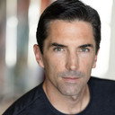 Ryan Holland (VI) als Jackson