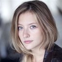 Astrid Roos als Caroline Martin