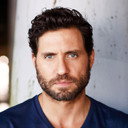 Edgar Ramírez als Ares
