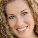 Brittney Levine als Hostess