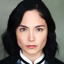 Caitlin Riley als Holy Mary