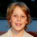 Abe Clifford-Barr als Oli Bloom