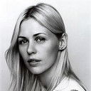 Jicky Schnee als Woman in Yellow