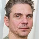 Thomas Rode als Dan Hansen