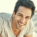 Deniz Akdeniz als Spencer