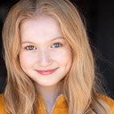 Abigail Zoe Lewis als Dallas