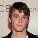 Mitchell Hope als Ben