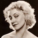 Frances Day als Mrs Galvin