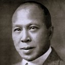 Charles Fang als Yuan-Loo