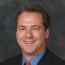 Steve Bullock als President John Hotham